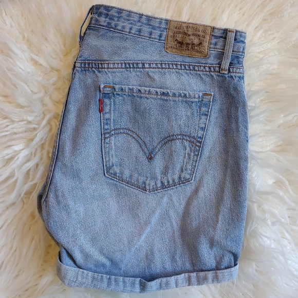 LEVI'S Denim Shorts Size 6 Red Tab Women's Light Wash Cuffed Boyfriend